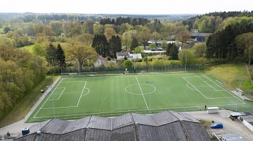 Kunstrasenplatz und DGH Lütjensee