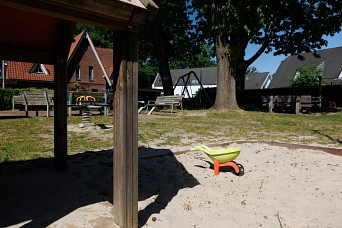 Spielplatz Drei Eichen Sandkasten.jpg