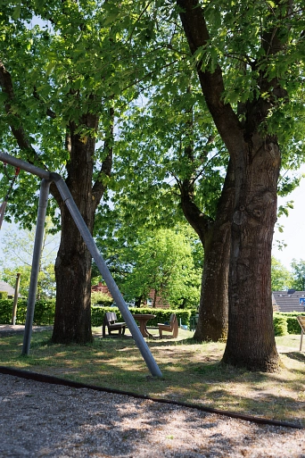 Spielplatz Drei Eichen Schaukelplatz.jpg